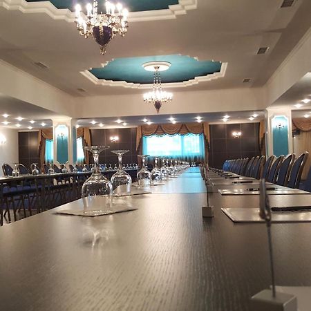 Hotel Prahova Plaza Ploiesti Ngoại thất bức ảnh