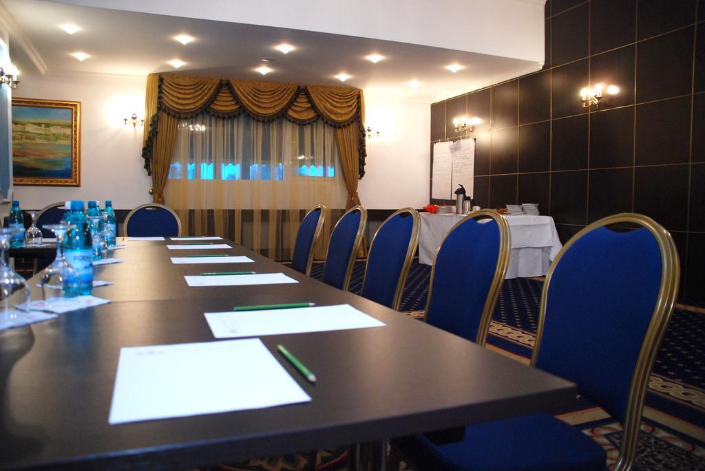 Hotel Prahova Plaza Ploiesti Ngoại thất bức ảnh