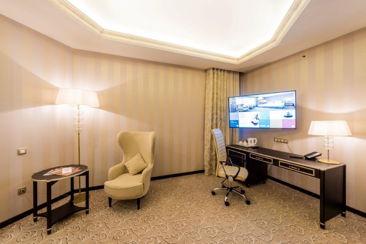 Hotel Prahova Plaza Ploiesti Ngoại thất bức ảnh