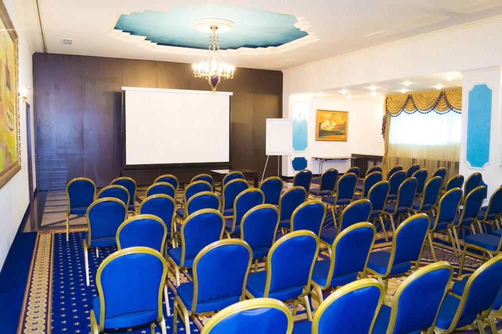 Hotel Prahova Plaza Ploiesti Ngoại thất bức ảnh
