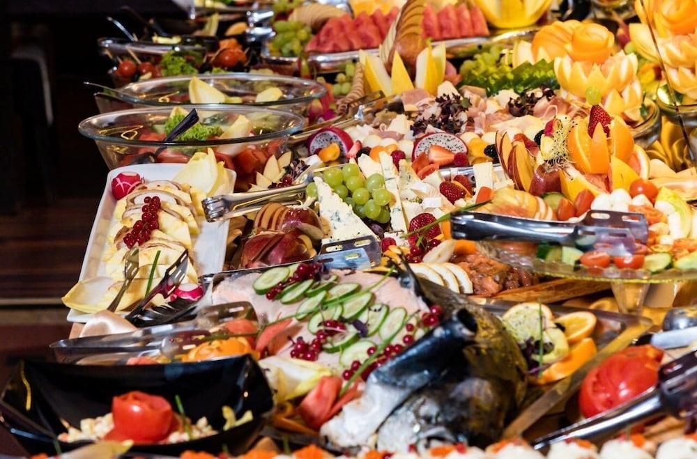 Hotel Prahova Plaza Ploiesti Ngoại thất bức ảnh