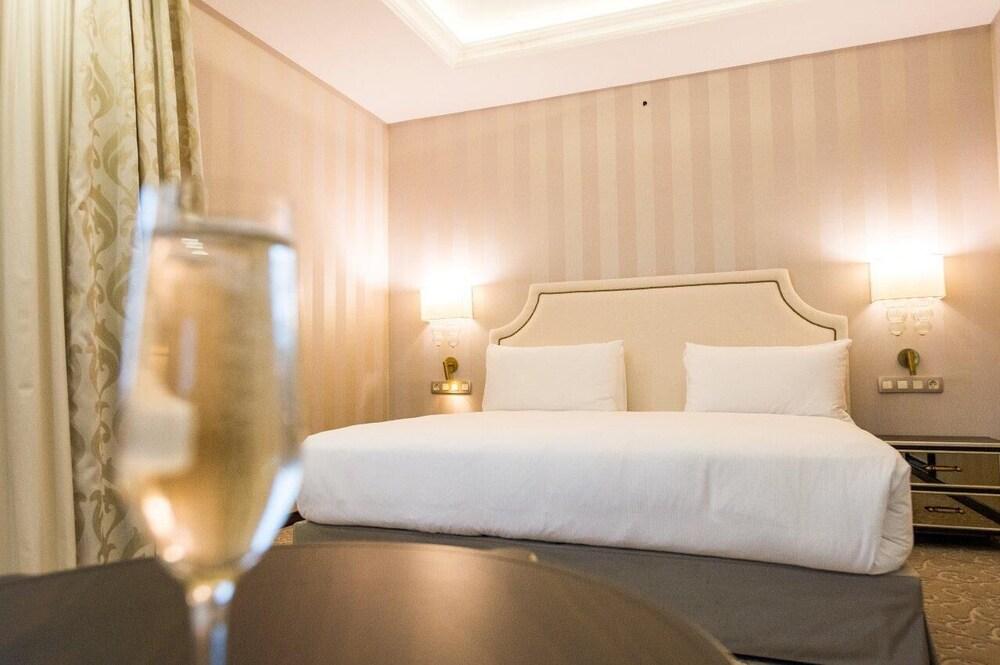 Hotel Prahova Plaza Ploiesti Ngoại thất bức ảnh
