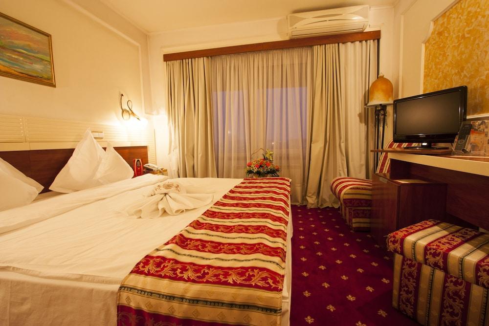 Hotel Prahova Plaza Ploiesti Ngoại thất bức ảnh