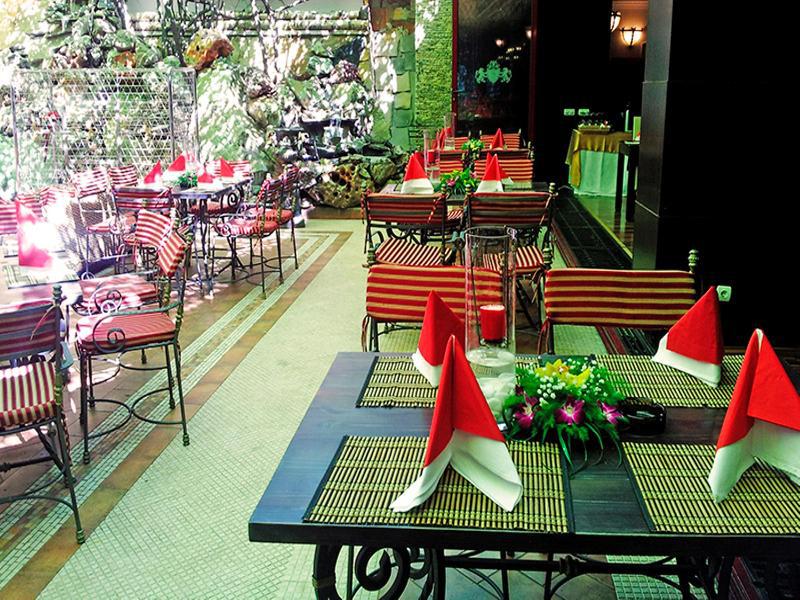 Hotel Prahova Plaza Ploiesti Ngoại thất bức ảnh