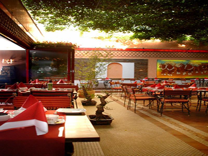Hotel Prahova Plaza Ploiesti Ngoại thất bức ảnh