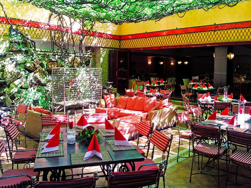 Hotel Prahova Plaza Ploiesti Ngoại thất bức ảnh