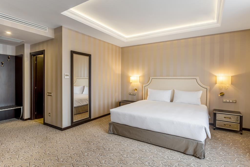 Hotel Prahova Plaza Ploiesti Ngoại thất bức ảnh
