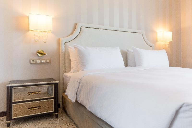 Hotel Prahova Plaza Ploiesti Ngoại thất bức ảnh
