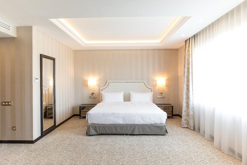 Hotel Prahova Plaza Ploiesti Ngoại thất bức ảnh