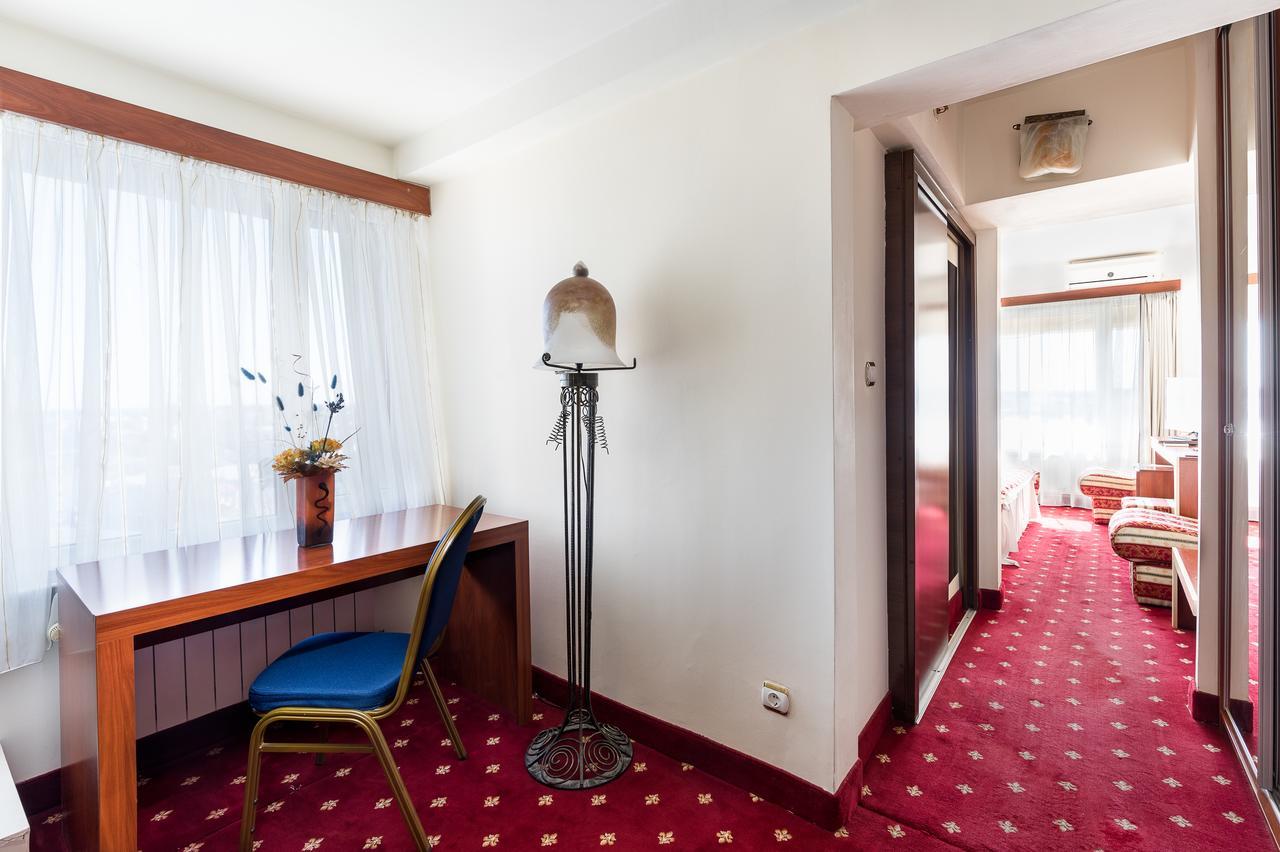Hotel Prahova Plaza Ploiesti Ngoại thất bức ảnh