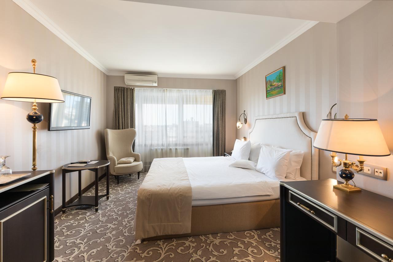 Hotel Prahova Plaza Ploiesti Ngoại thất bức ảnh