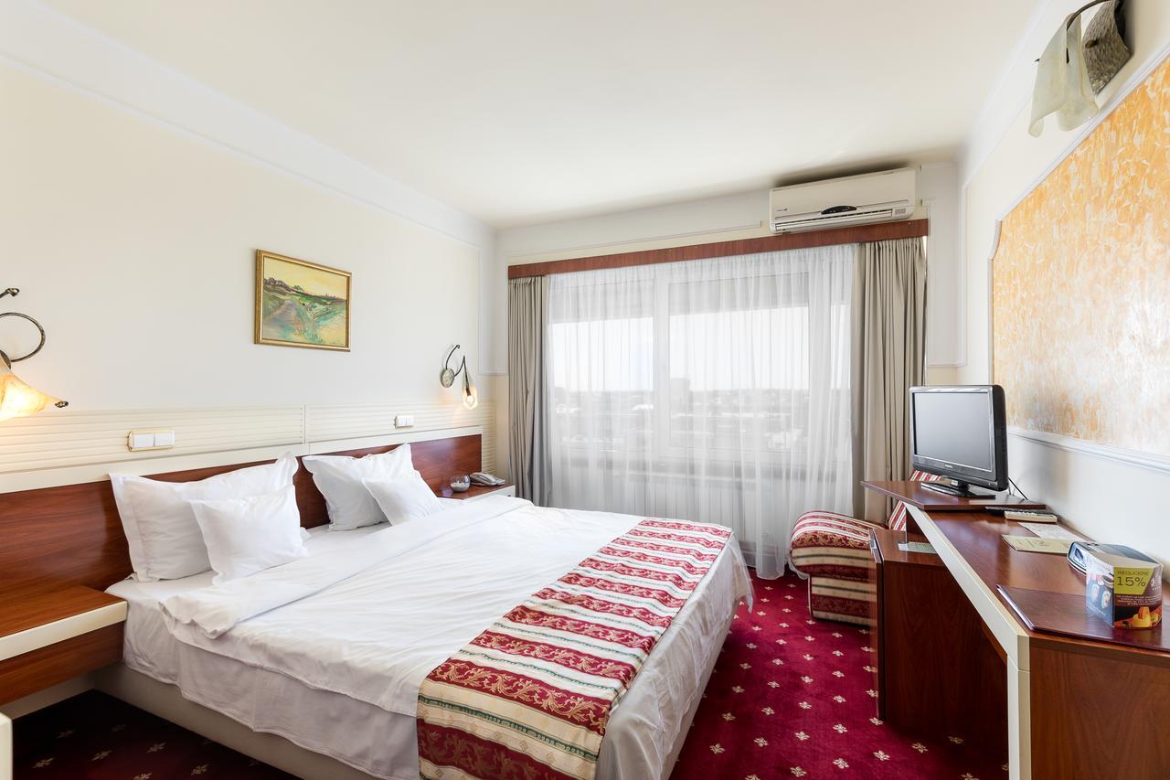 Hotel Prahova Plaza Ploiesti Ngoại thất bức ảnh