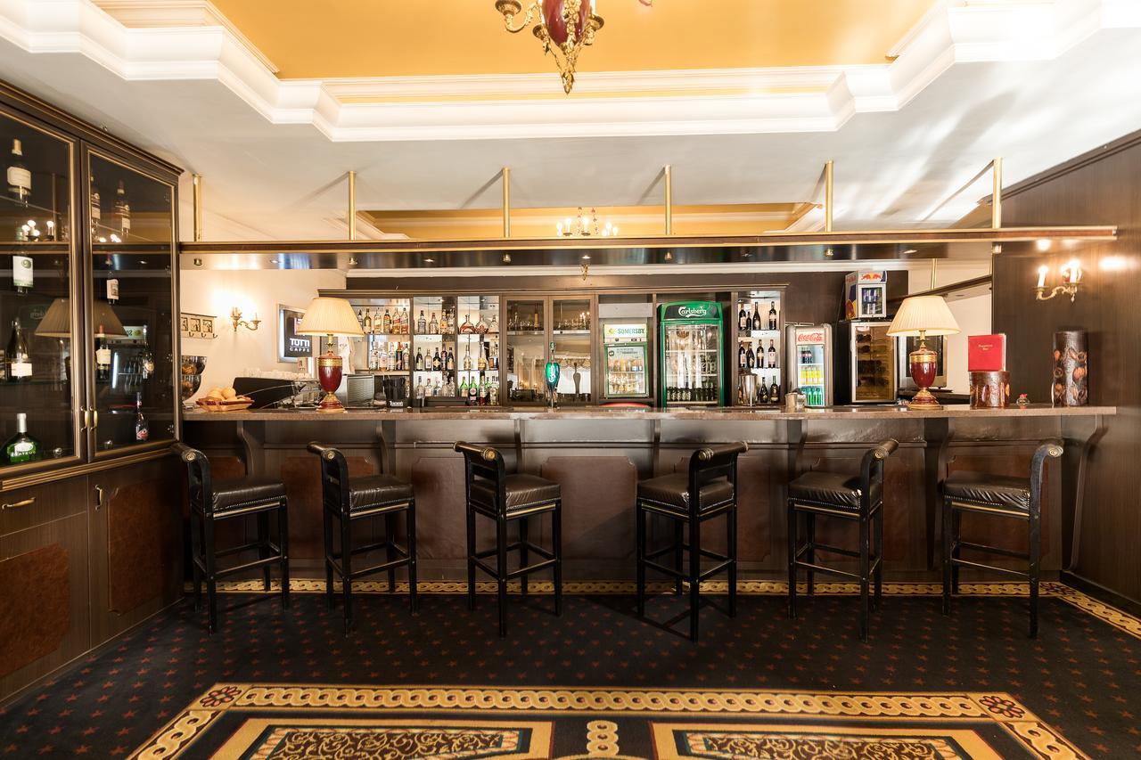 Hotel Prahova Plaza Ploiesti Ngoại thất bức ảnh